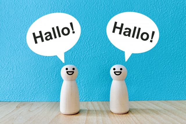 Hello！と話すイラスト