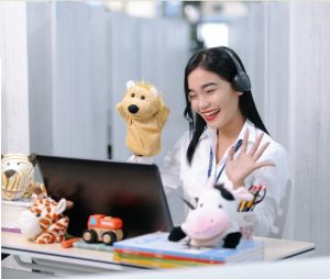 QQキッズのレッスン中の講師の様子